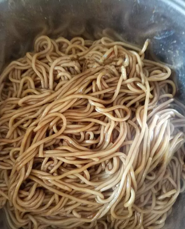 炒麵要想做的好吃,面只能煮8成熟,更不能少了這一步!