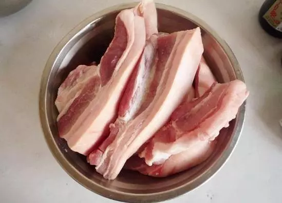 1分鐘就能學會的臘肉做法,越吃越想吃!