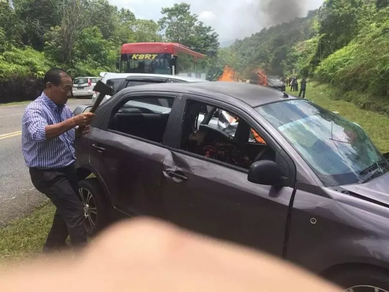 不分種族,不顧陌生身份,華裔男子奮不顧身地在死亡邊緣救人,「無名英雄」!