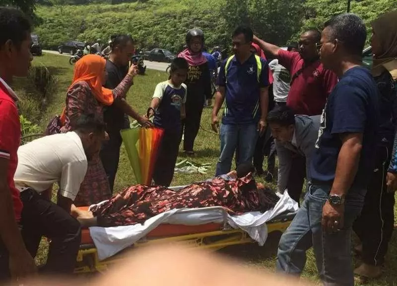 不分種族,不顧陌生身份,華裔男子奮不顧身地在死亡邊緣救人,「無名英雄」!