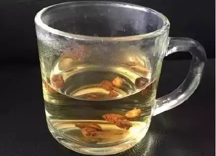 老中醫八十歲身板硬朗、沒老年斑,推薦八個養生方,幾塊錢就管用