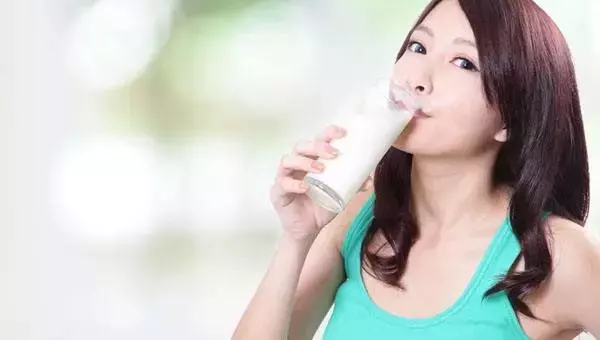 常喝牛奶的女人和常喝豆漿的女人,真的差很多!