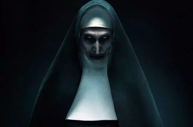 【The Nun 鬼修女原來長這樣!】卸妝後完全是「不會紅」的長相!網友:戲外也很恐怖啊!