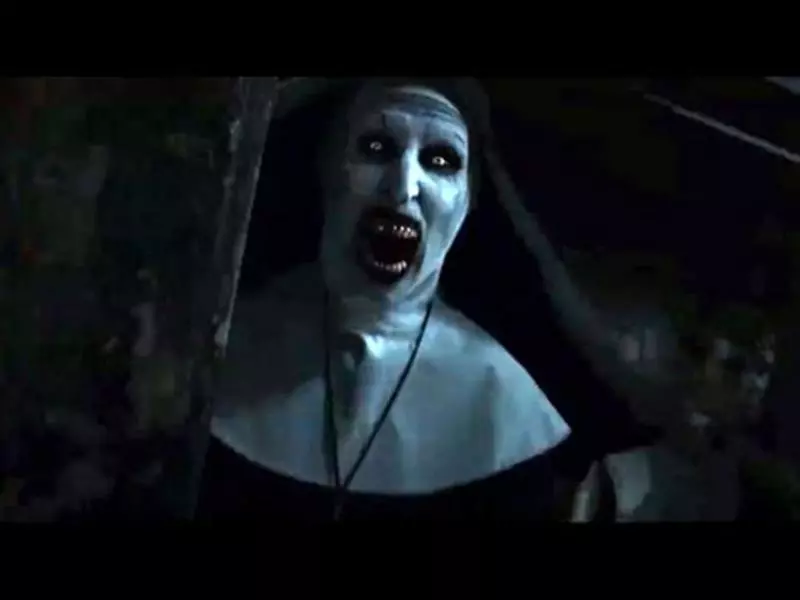 【The Nun 鬼修女原來長這樣!】卸妝後完全是「不會紅」的長相!網友:戲外也很恐怖啊!