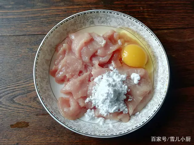 水煮肉片的家常做法,做法簡單,麻辣鮮香,最宜下飯!
