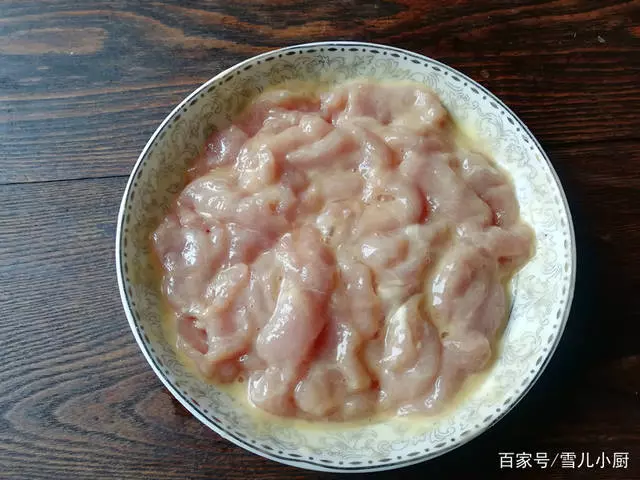 水煮肉片的家常做法,做法簡單,麻辣鮮香,最宜下飯!