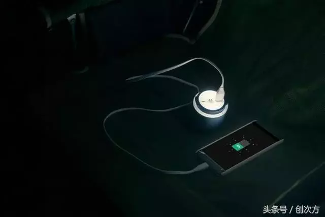 人類無法阻止充電寶了!有水流就能發電,戶外探險神器