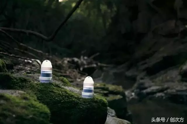 人類無法阻止充電寶了!有水流就能發電,戶外探險神器