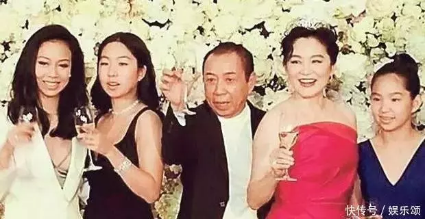 林青霞三個女兒和趙雅芝三個兒子對比,網友:這差距不是一般的大!
