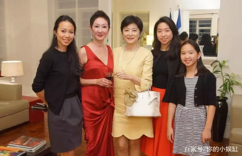 林青霞三個女兒和趙雅芝三個兒子對比,網友:這差距不是一般的大!