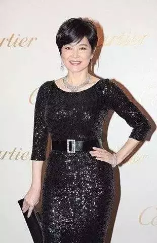 林青霞三個女兒和趙雅芝三個兒子對比,網友:這差距不是一般的大!