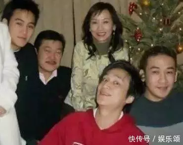 林青霞三個女兒和趙雅芝三個兒子對比,網友:這差距不是一般的大!