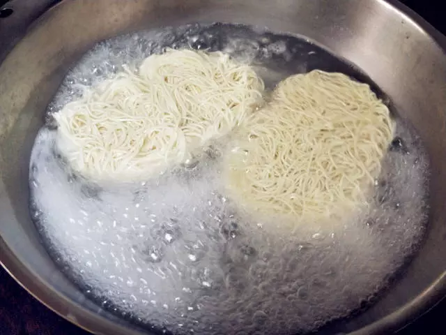 愛吃炒麵一定要收藏,教你一招,炒出來的麵條不粘不成坨,真香!