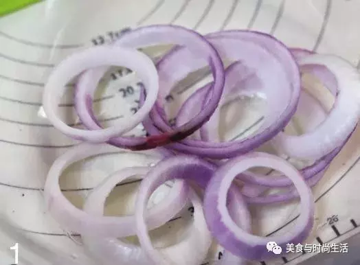 酥炸洋蔥圈,按這個訣竅炸出來的洋蔥圈更酥脆可口,是不能錯過的美味哦!