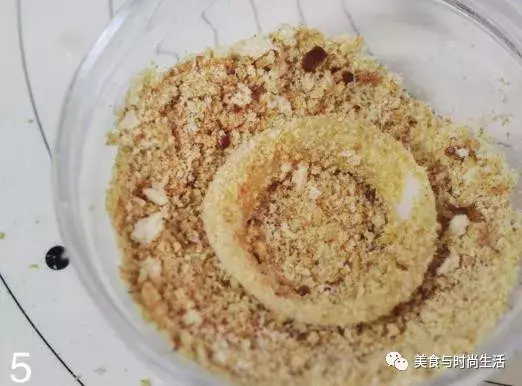酥炸洋蔥圈,按這個訣竅炸出來的洋蔥圈更酥脆可口,是不能錯過的美味哦!