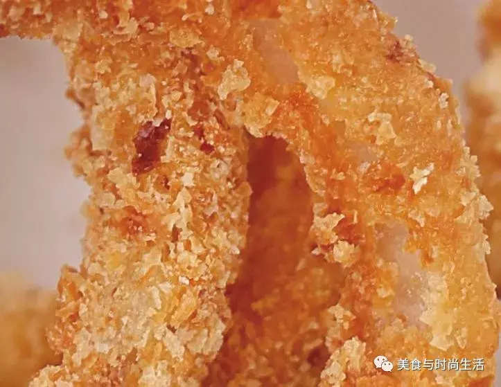 酥炸洋蔥圈,按這個訣竅炸出來的洋蔥圈更酥脆可口,是不能錯過的美味哦!