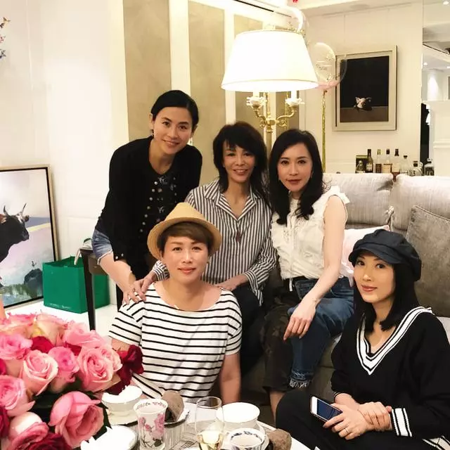 宣萱等美魔女為鄭裕玲顧紀筠慶生,意外曝光壽星女豪宅!