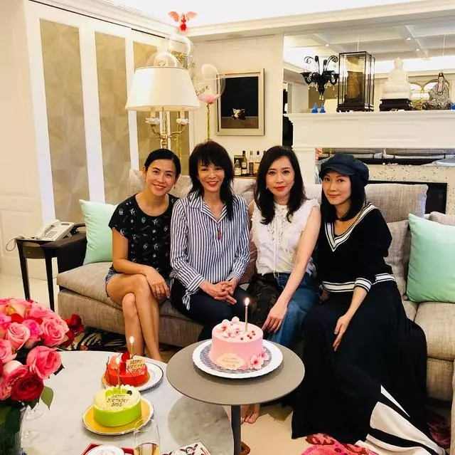 宣萱等美魔女為鄭裕玲顧紀筠慶生,意外曝光壽星女豪宅!