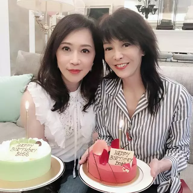 宣萱等美魔女為鄭裕玲顧紀筠慶生,意外曝光壽星女豪宅!
