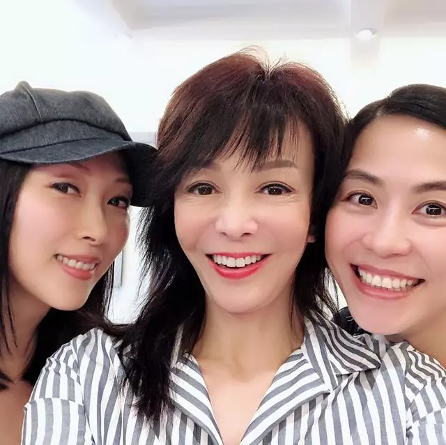 宣萱等美魔女為鄭裕玲顧紀筠慶生,意外曝光壽星女豪宅!