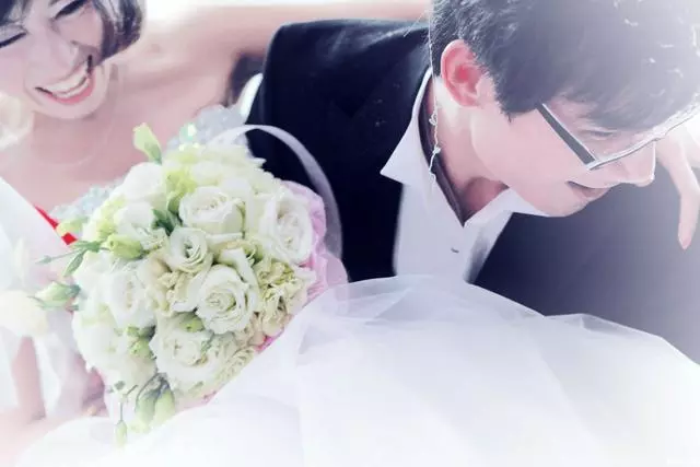 娶了農村兒媳,我給城裡房子,婚後去兒子家看望,我想收回房子