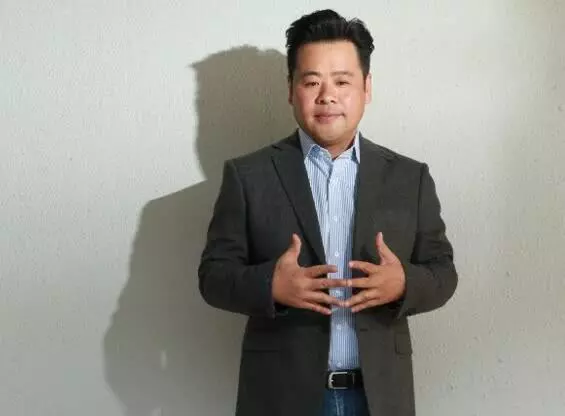 被父親拋棄,52歲TVB綠葉熬過大半生,下月迎娶女友終有幸福~