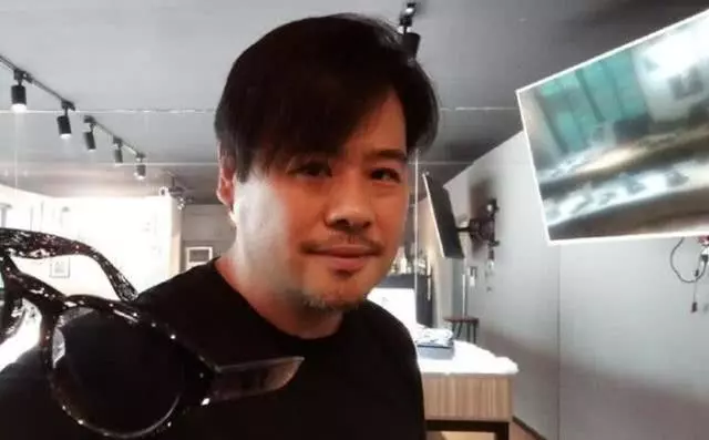 被父親拋棄,52歲TVB綠葉熬過大半生,下月迎娶女友終有幸福~