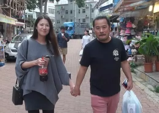 被父親拋棄,52歲TVB綠葉熬過大半生,下月迎娶女友終有幸福~