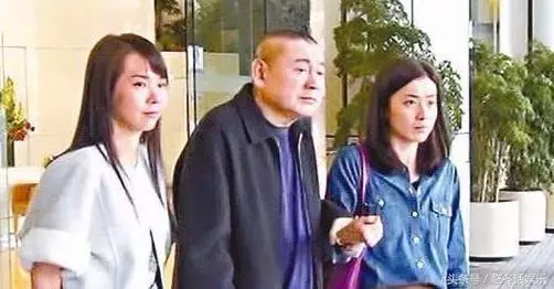 甘比帶子女逛街,一細節令人佩服,難怪劉鑾雄分500億也要娶她!