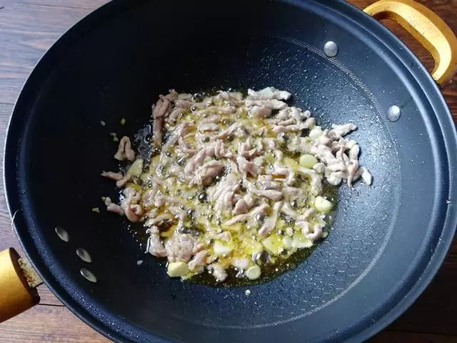 包菜不一樣的做法,很多人沒吃過,絕對的下飯菜,要記得收藏
