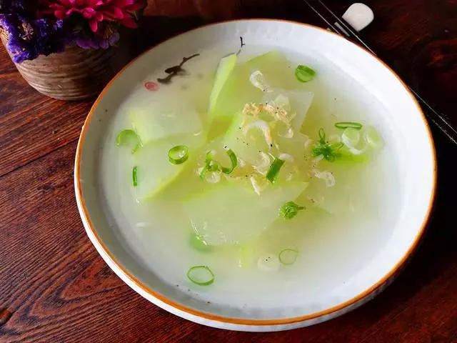 十幾分鐘就能做出一碗清香四溢的湯,家裡要常吃,補鈣又瘦身