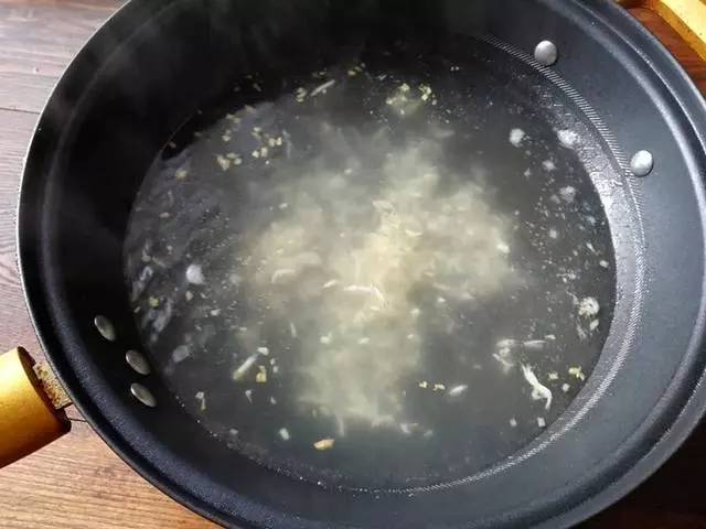 十幾分鐘就能做出一碗清香四溢的湯,家裡要常吃,補鈣又瘦身