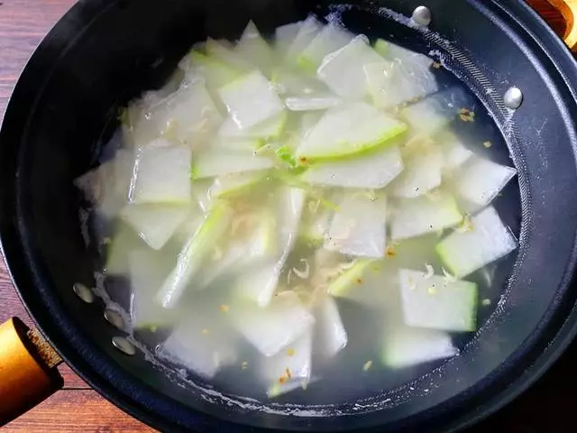 十幾分鐘就能做出一碗清香四溢的湯,家裡要常吃,補鈣又瘦身