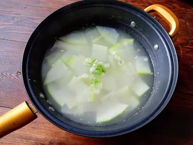 十幾分鐘就能做出一碗清香四溢的湯,家裡要常吃,補鈣又瘦身