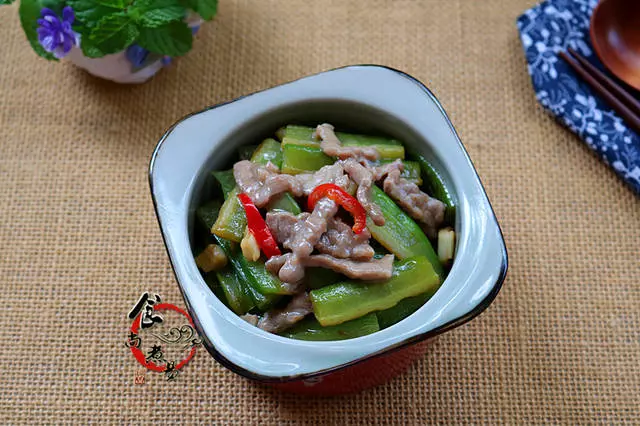 這道菜簡單快手,常吃補腎健脾,清肝明目~