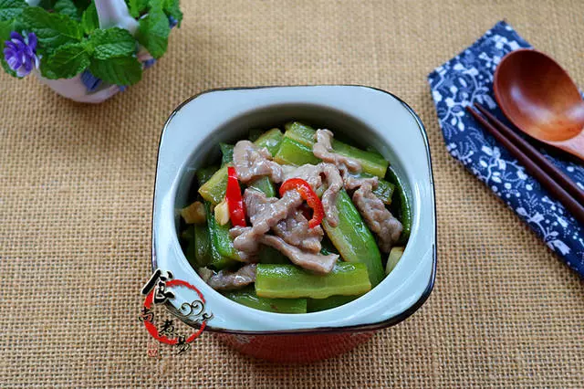 這道菜簡單快手,常吃補腎健脾,清肝明目~