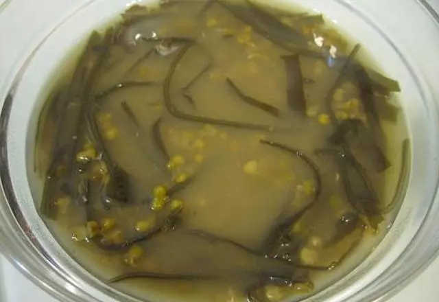 大家都知道綠豆清熱解毒的功效,它還有清熱養血的功效,適用於高血脂人群