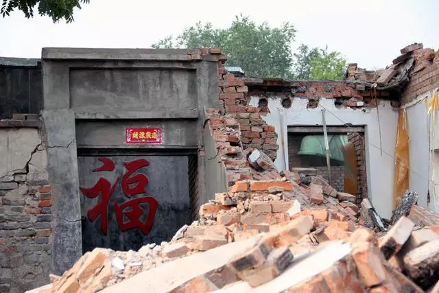 公婆將拆遷款全給小叔,還來我這住,無意聽他兩話我趕他們