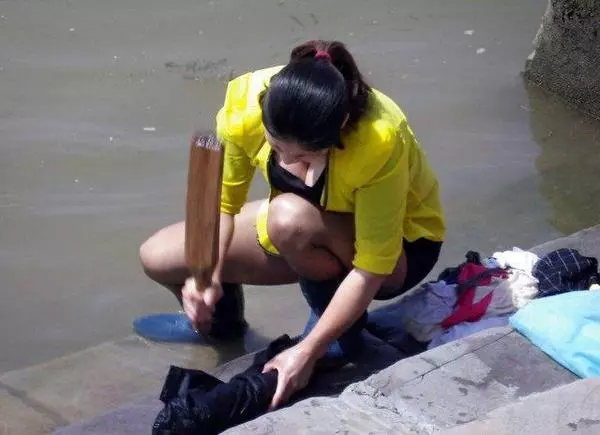 和公婆同住矛盾不斷,姑姐勸弟媳想開點,她走後公婆的做法暖心了