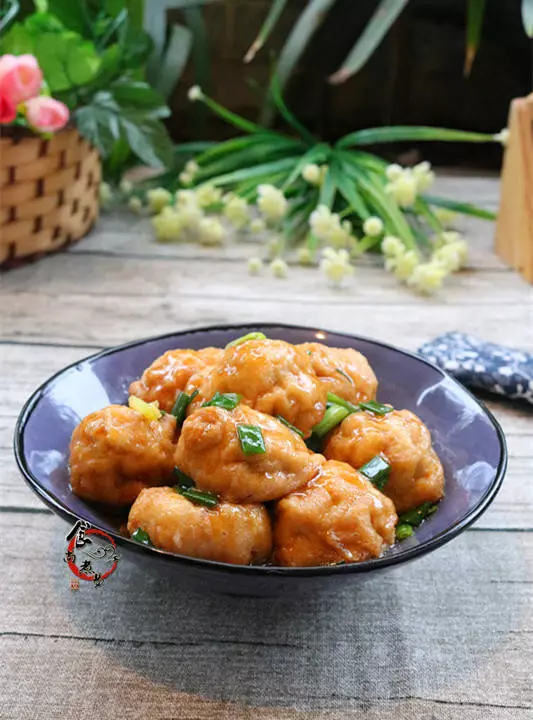 這道菜,客家人最熟悉,金燦燦有食慾,飽滿多汁,一口一個百吃不厭!