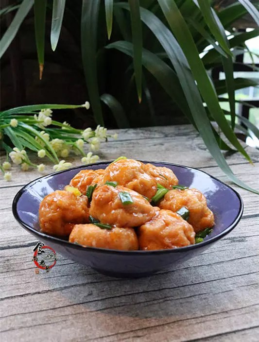 這道菜,客家人最熟悉,金燦燦有食慾,飽滿多汁,一口一個百吃不厭!