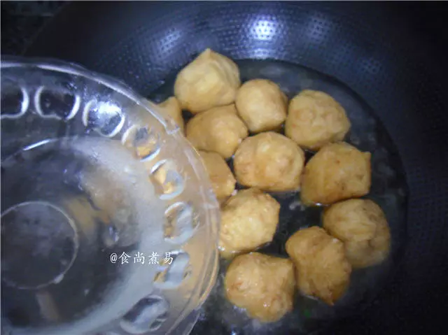 這道菜,客家人最熟悉,金燦燦有食慾,飽滿多汁,一口一個百吃不厭!
