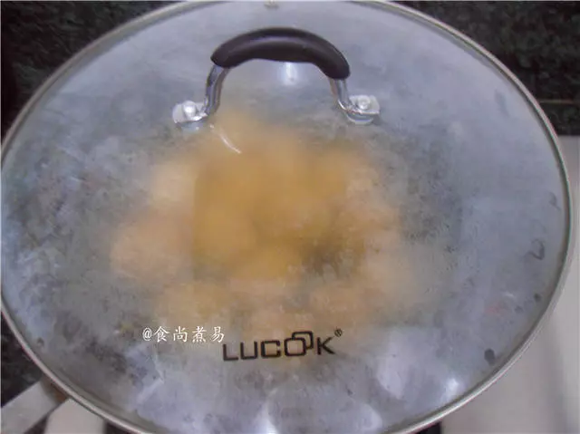 這道菜,客家人最熟悉,金燦燦有食慾,飽滿多汁,一口一個百吃不厭!