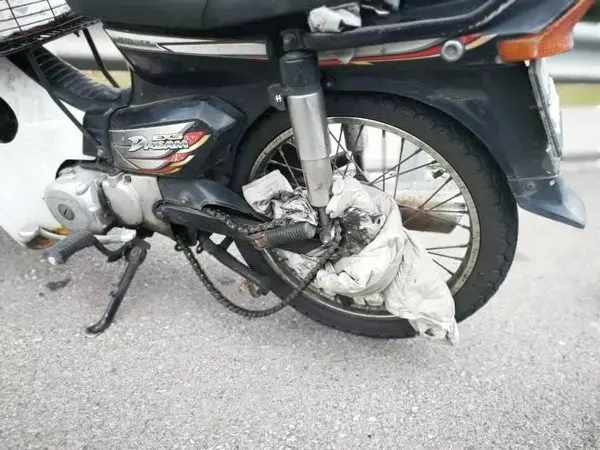 夾克卡摩哆鏈奪人命 兒死父傷