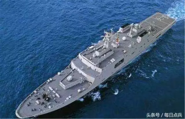 振奮人心!中國海軍又一巨獸服役,白宮官員:最擔心的事情出現了