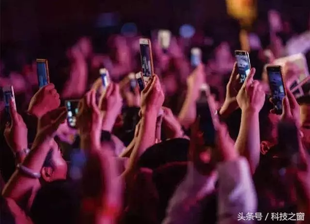 老諾粉們可真是要涕泗橫流了,諾基亞10重新拍照巔峰