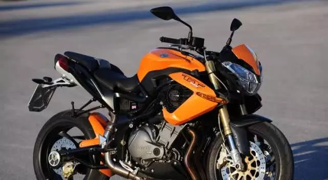 三缸引擎,入門重機車,出門遊玩必備,本田Hornet 900不及它!