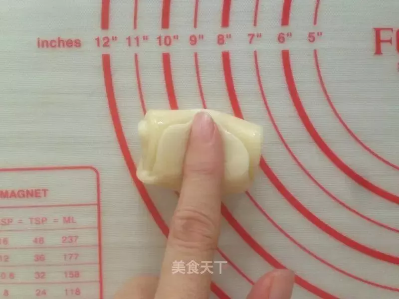 造型簡單,酸甜不膩口- 椰蓉開口酥