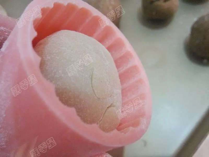 想吃月餅,自己在家也能做,配方和步驟都告訴您,看一遍就能學會!