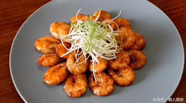 油燜大蝦這樣做,比茄汁大蝦還好吃,大蝦一點也不腥,還很入味 !